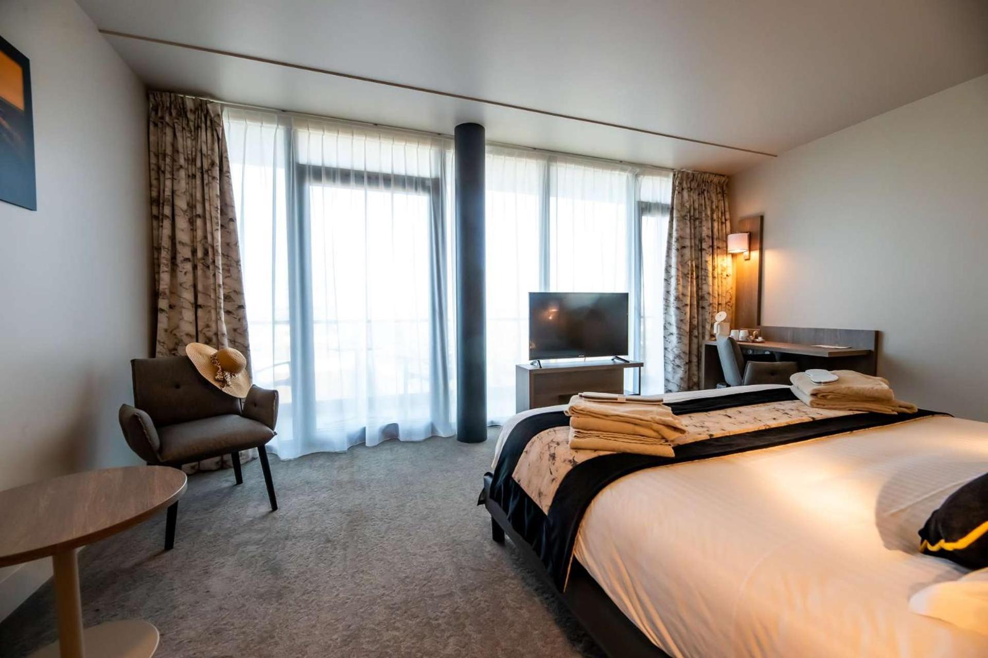 Brit Hotel Eden Spa องเฟลอร์ ภายนอก รูปภาพ