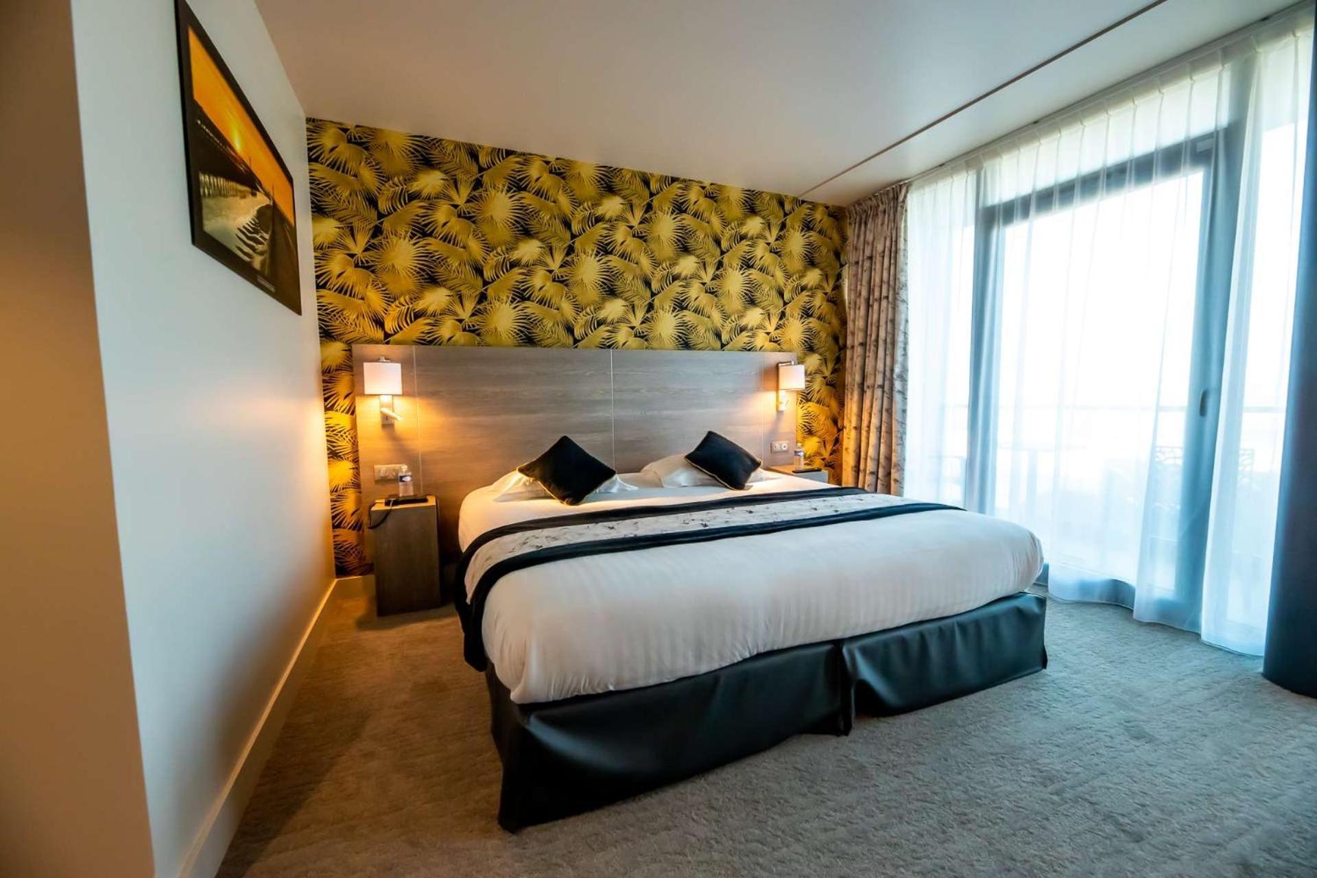 Brit Hotel Eden Spa องเฟลอร์ ภายนอก รูปภาพ